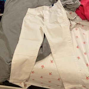 Apt 9 , size 8 , white jeans